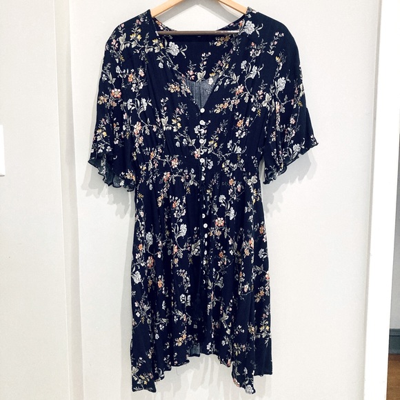 Gifted - Stretchy floral summer dress - Picture 2 of 16